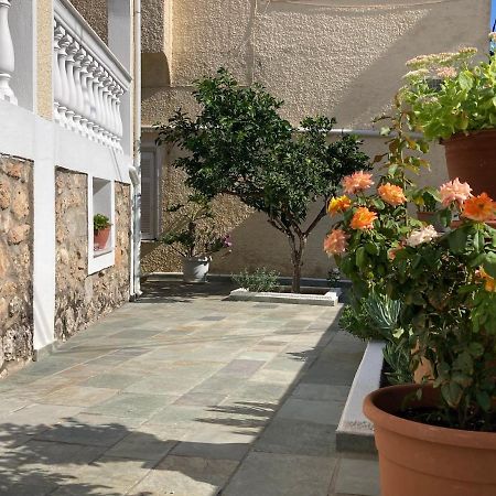 Olga'S Place Spetses Town Exterior photo
