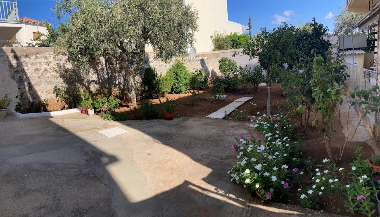 Olga'S Place Spetses Town Exterior photo