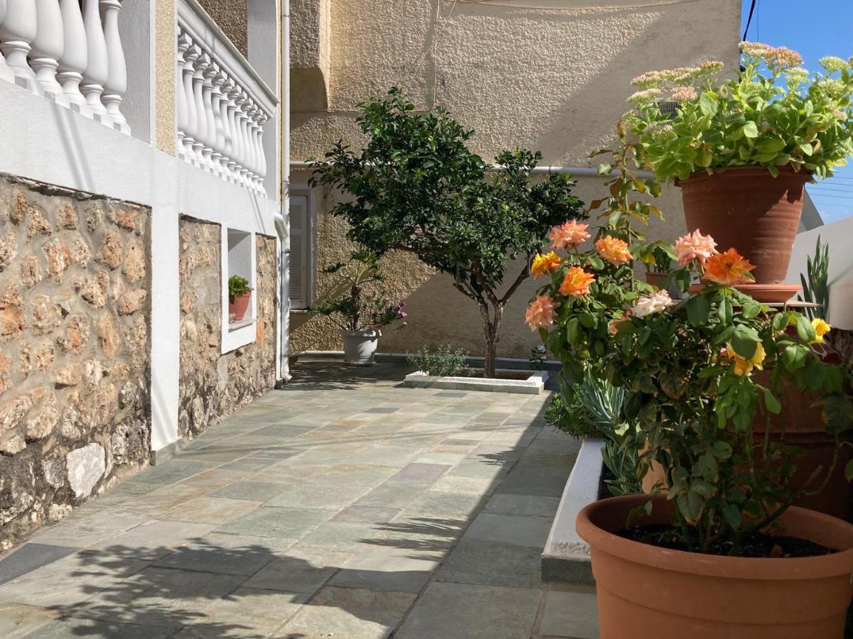 Olga'S Place Spetses Town Exterior photo